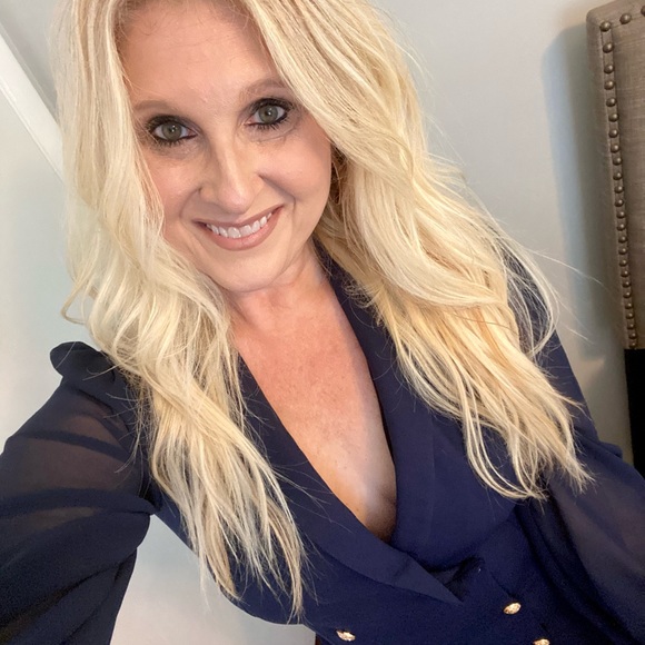 Meet your Posher, Sondra - Picture 1 of 1